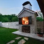 Batarelo Fully Air-conditioned