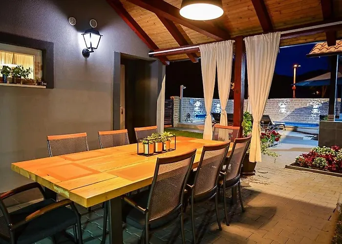 Batarelo Fully Air-conditioned