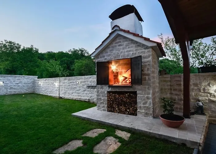 Batarelo Fully Air-conditioned