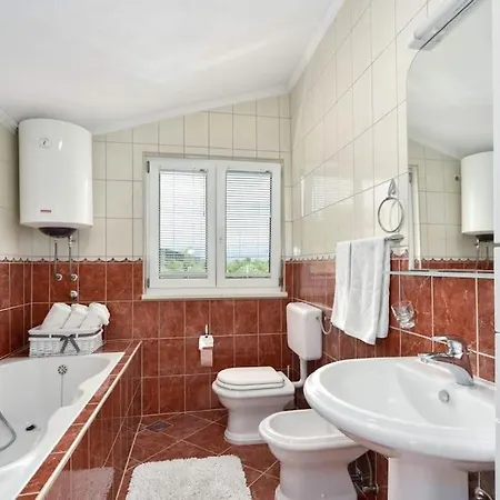 Batarelo Fully Air-conditioned * Sinj