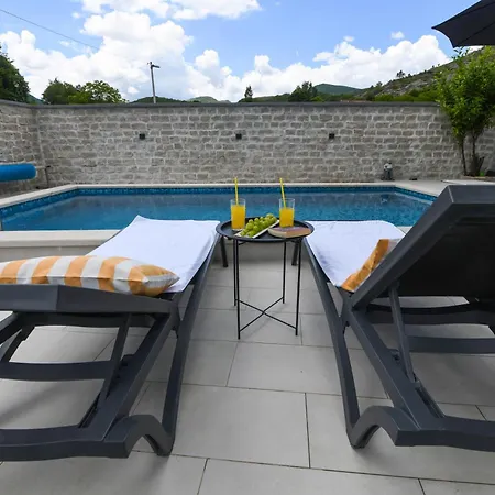 Villa Batarelo Fully Air-conditioned *