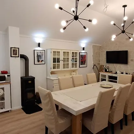 Batarelo Fully Air-conditioned Sinj