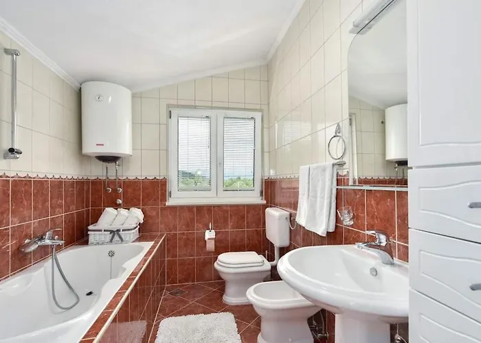 Batarelo Fully Air-conditioned * سيني