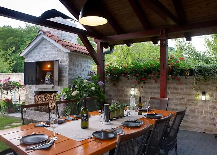Batarelo Fully Air-conditioned